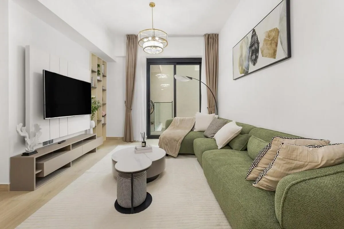 Modern 1Br Hideaway - Peaceful & Central - Holiday Boulevard Dubai