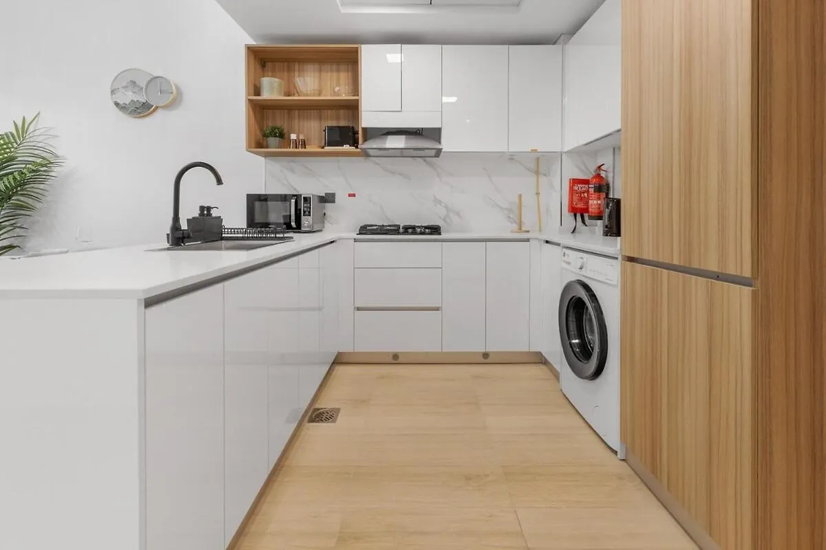 Modern 1Br Hideaway - Peaceful & Central - Holiday Boulevard Dubai Apartment
