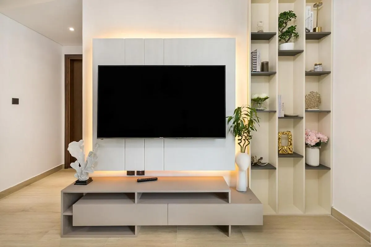Modern 1Br Hideaway - Peaceful & Central - Holiday Boulevard Dubai Apartment