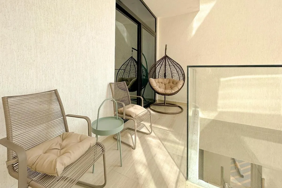 Modern 1Br Hideaway - Peaceful & Central - Holiday Boulevard Dubai Apartment
