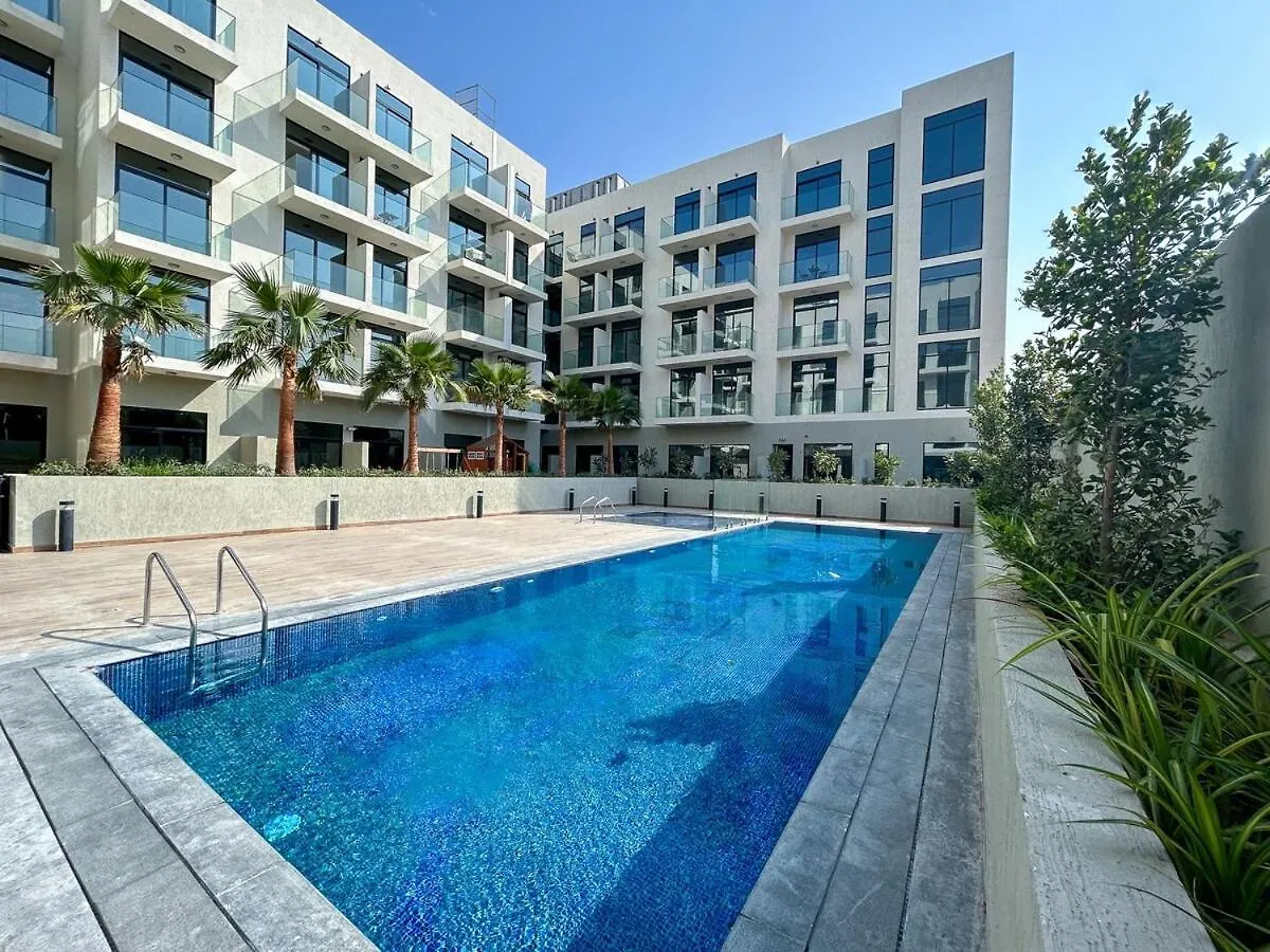 Modern 1Br Hideaway - Peaceful & Central - Holiday Boulevard Dubai Apartment