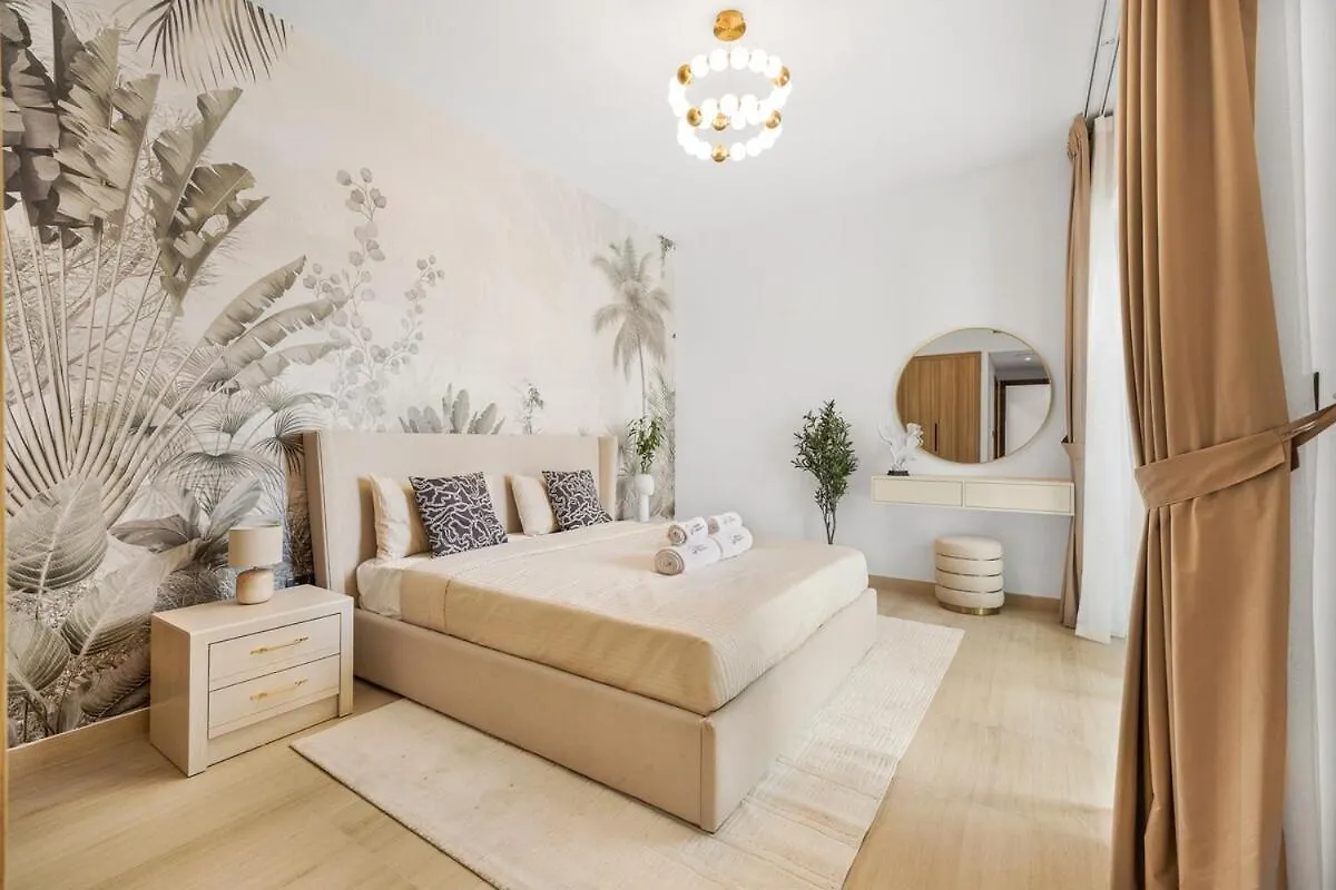 Modern 1Br Hideaway - Peaceful & Central - Holiday Boulevard Dubai